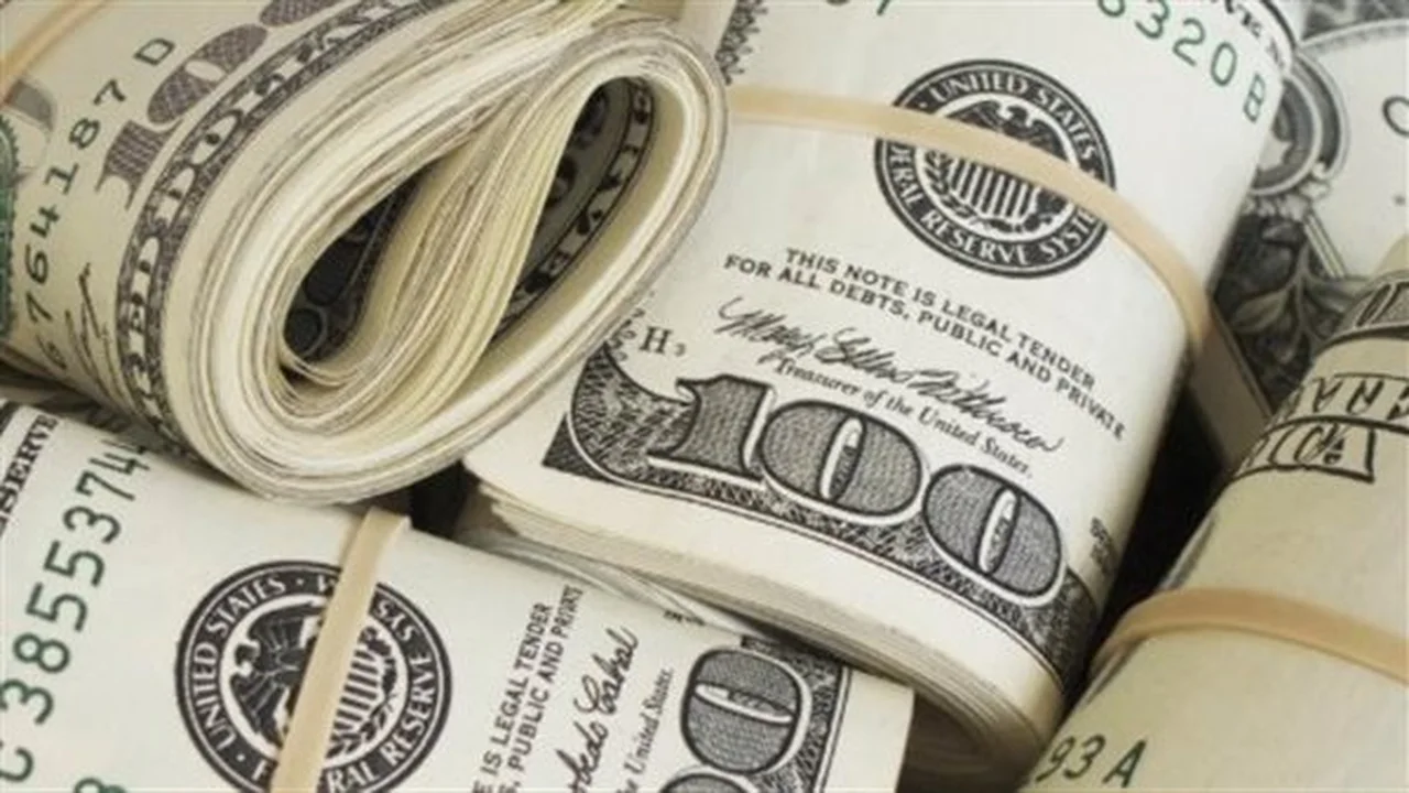 تحركات أسعار الدولار في بنك مصر والبنك التجاري الدولي خلال تعاملات اليوم